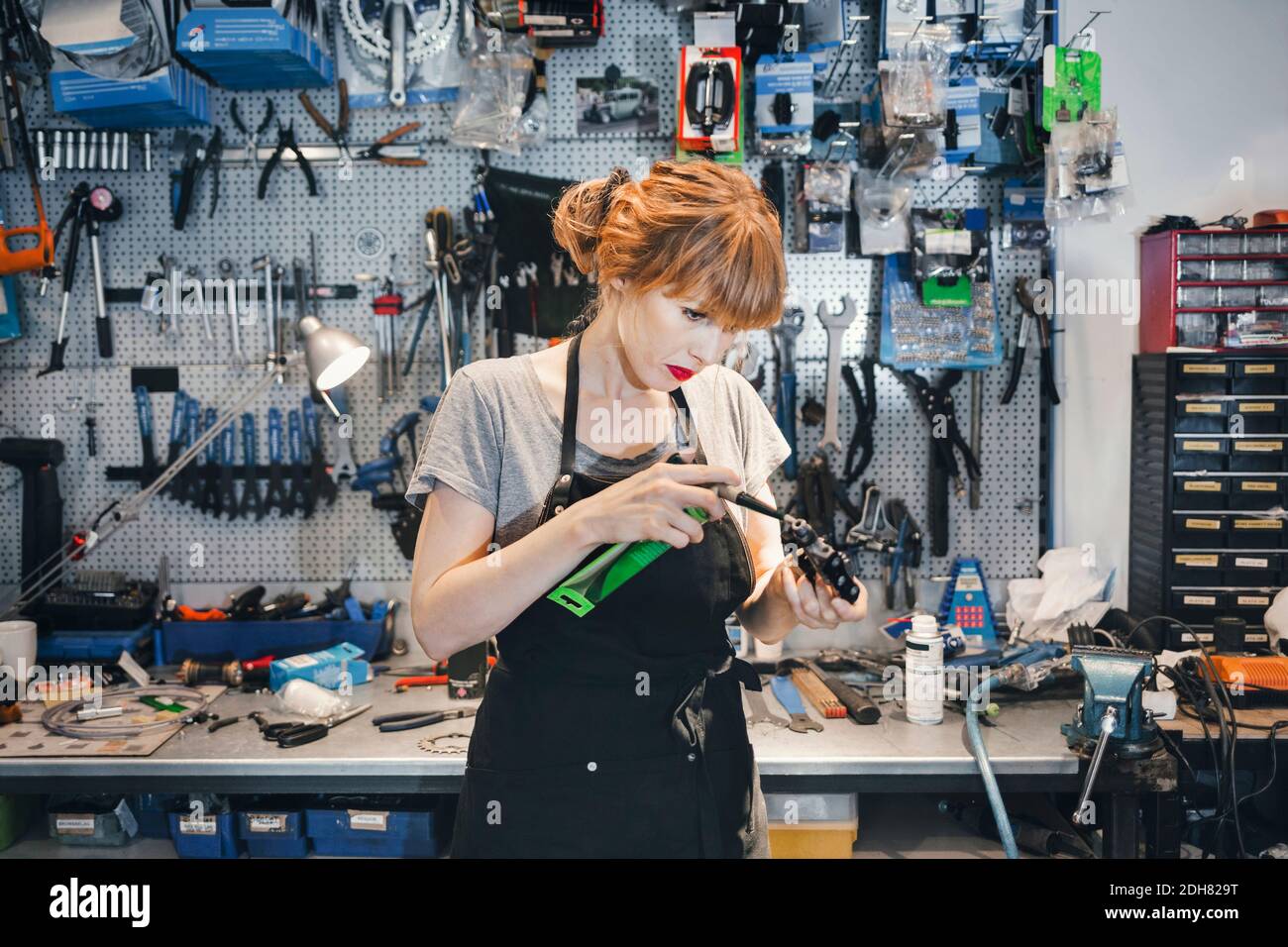 Mechanic workshop hi-res stock photography and images - Alamy