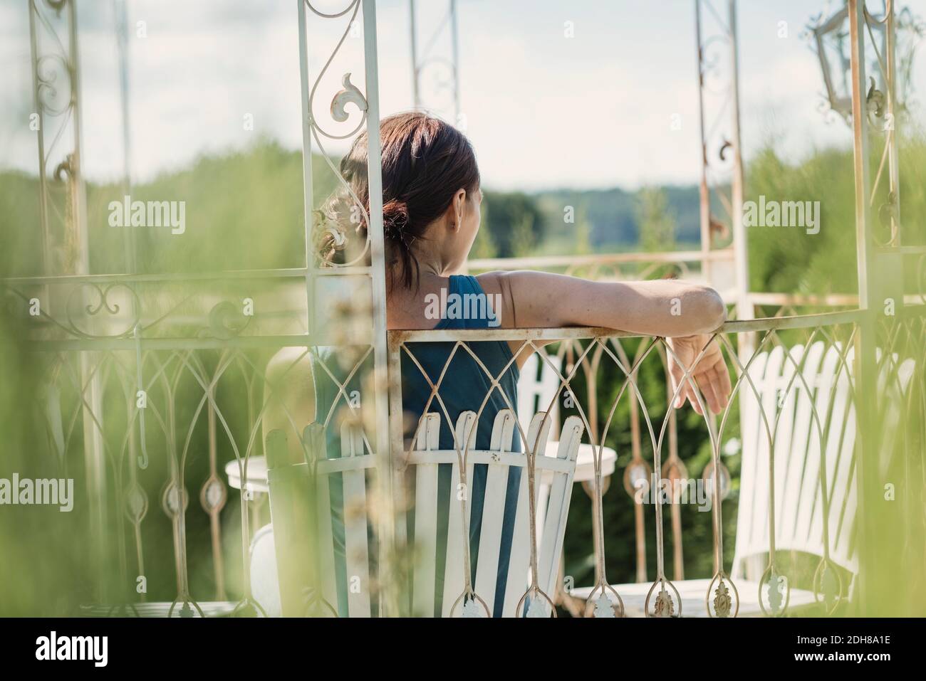 Woman sitting rear view chair hi-res stock photography and images - Alamy