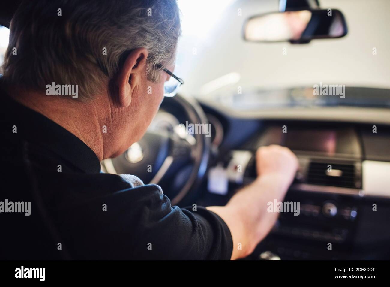 Black mechanic working on car hi-res stock photography and images - Alamy