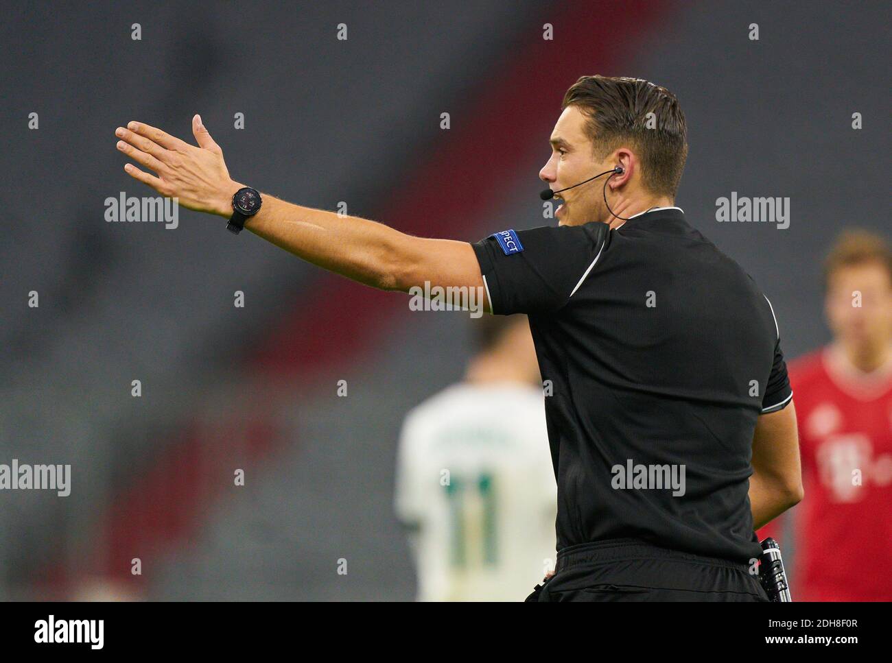 Referee Sandro SCHAERER, SUI with whistle, gestures, shows, watch, individual action, assistents  in the match  FC BAYERN MUENCHEN - LOKOMOTIVE MOSKAU 2-0 of football UEFA Champions League group stage in season 2020/2021 in Munich, December 9, 2020.   © Peter Schatz / Alamy Live News Stock Photo