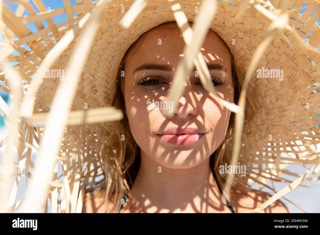 Young woman with straw hat at the beach Stock Photo - Alamy