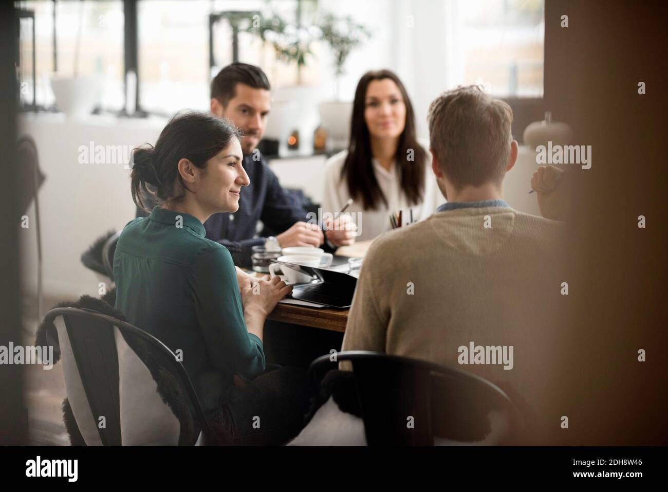 People meeting office hi-res stock photography and images - Alamy