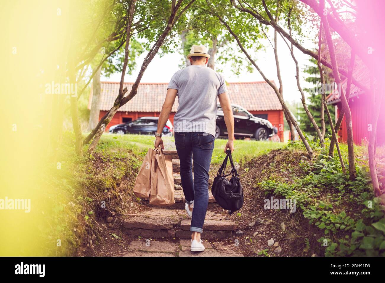 Fedora men back view hi-res stock photography and images - Alamy