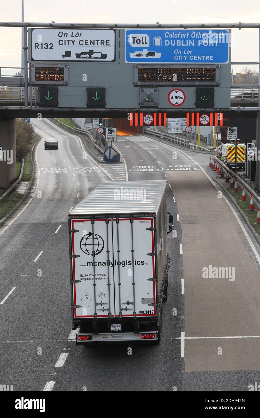 A lorry approaches the Dublin Port tunnel on the M1 motorway, which connects Dublin Port in the Republic of Ireland with Northern Ireland. Stock Photo