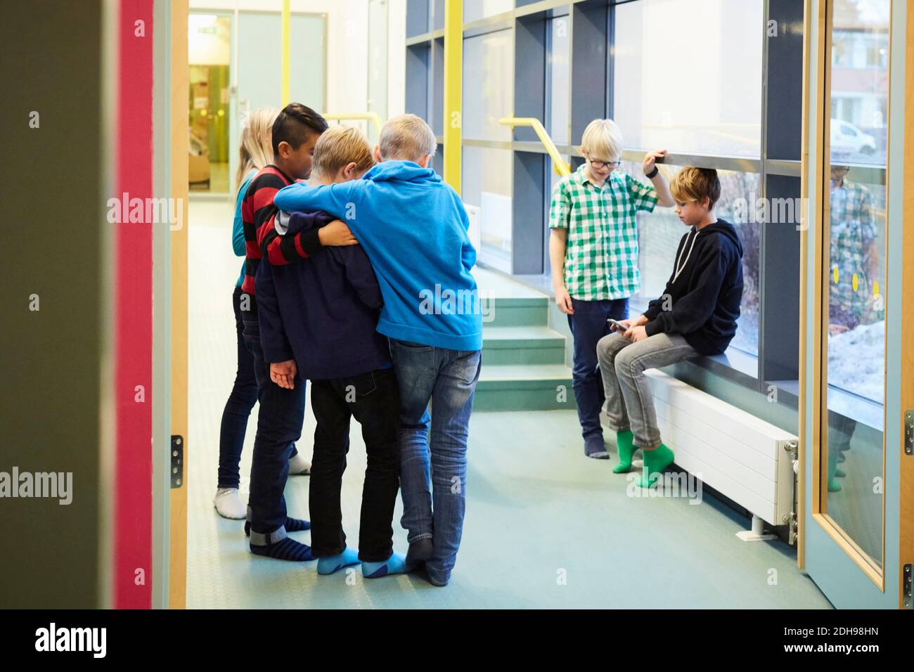 Junior high students in middle school corridor Stock Photo - Alamy