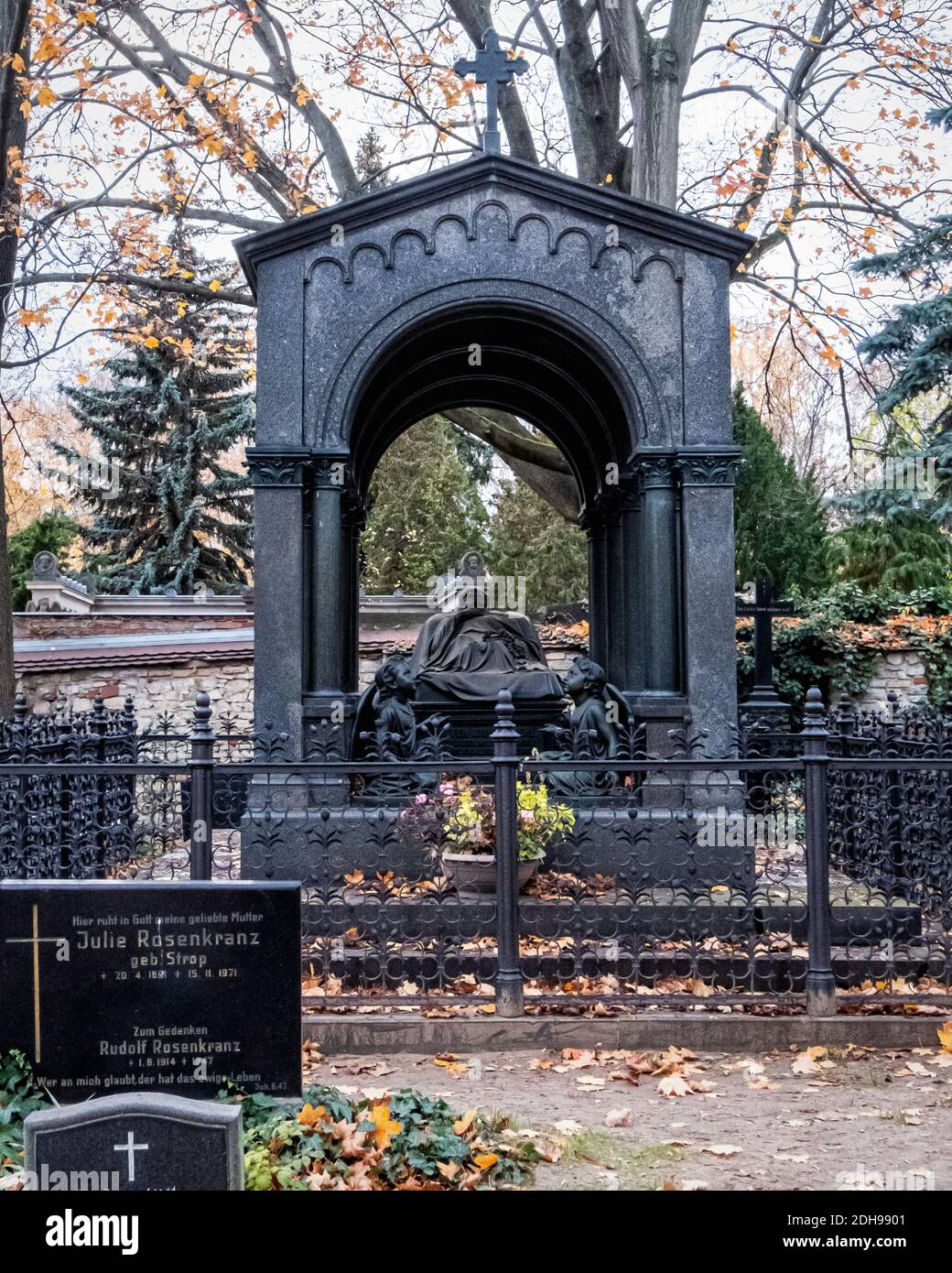 Berlin-Mitte, Oranienburg. First French Cemetery is a listed historical monument.Peter Louis Ravene 1793-1861 Tomb by Friedrich August Stuler Stock Photo
