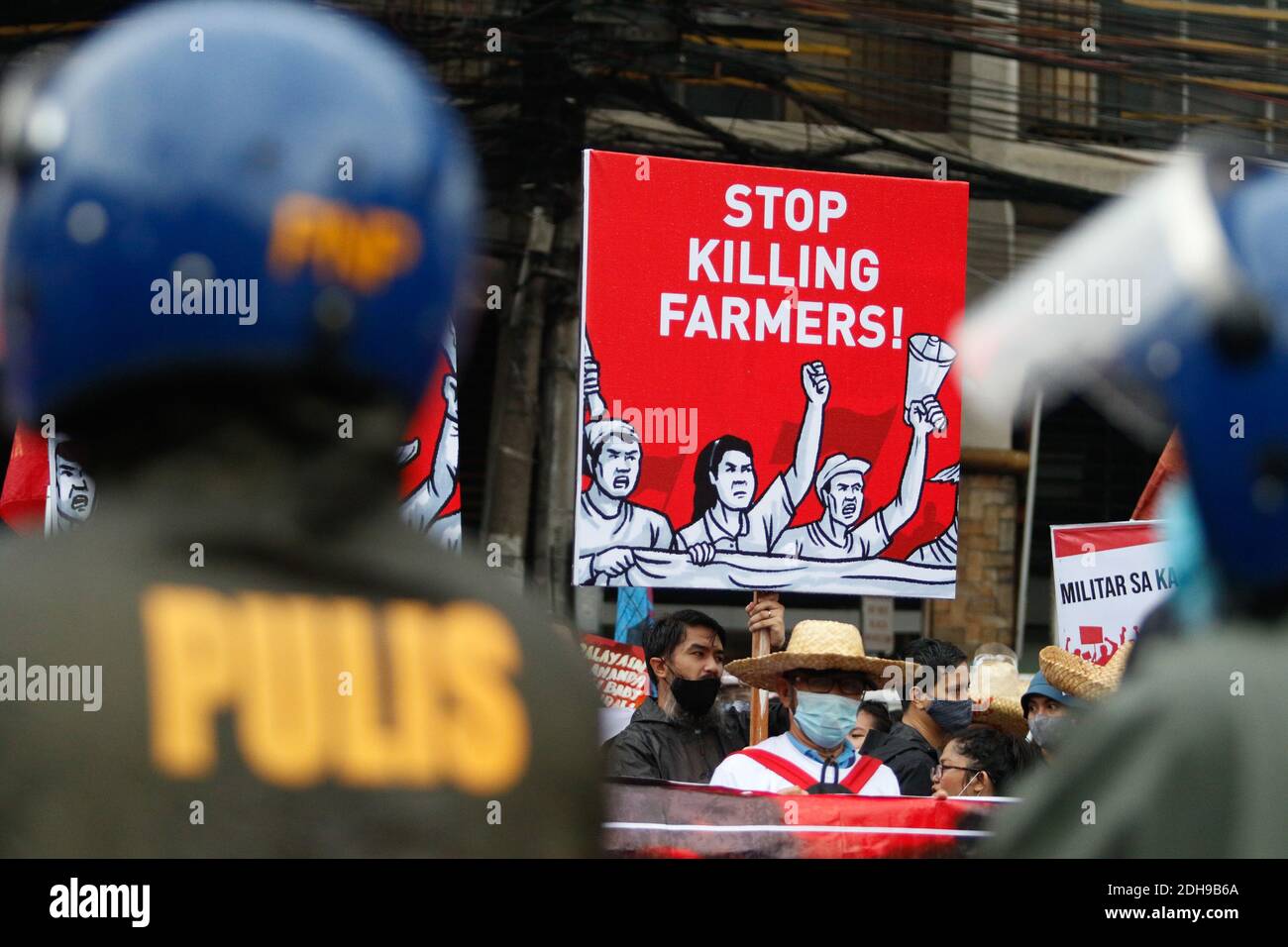 Manila, Philippines. 10th December 2020. Protesters wearing masks and practicing physical distancing hold their placards with different messages during the International Day of Human Rights Rally. The people are calling for the administration of President Rodrigo Duterte to stop the killings and free political prisoners. Credit: Majority World CIC/Alamy Live News Stock Photo