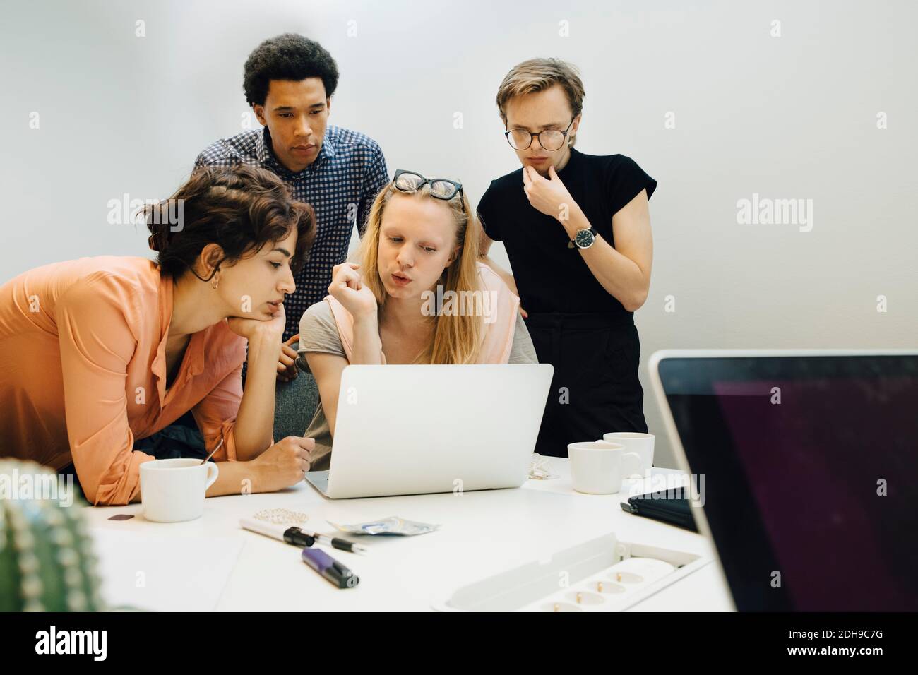 Multi ethnic colleagues hi-res stock photography and images - Alamy
