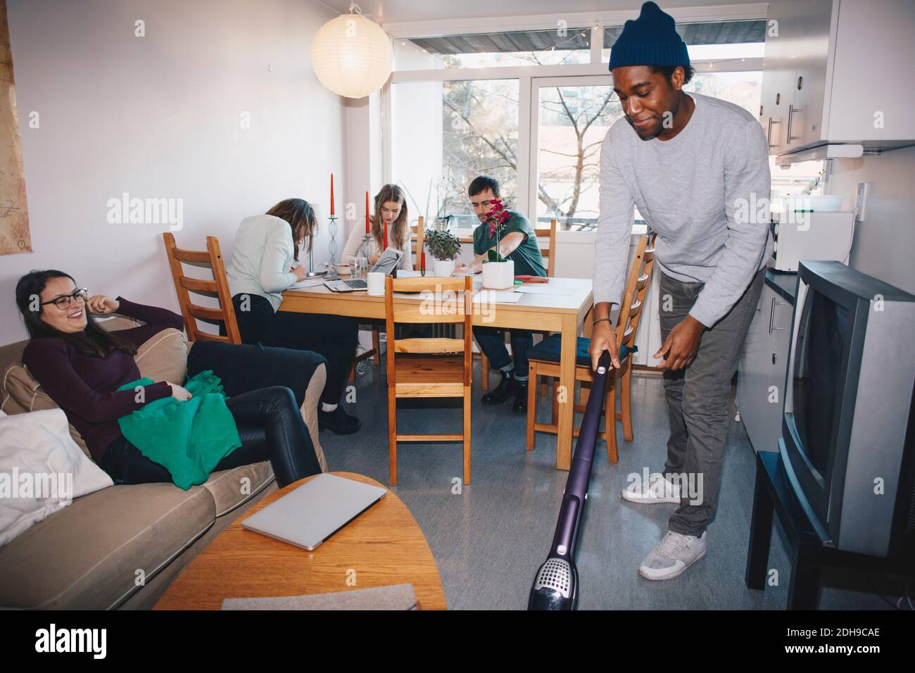 College dorm room hi-res stock photography and images - Page 2 - Alamy