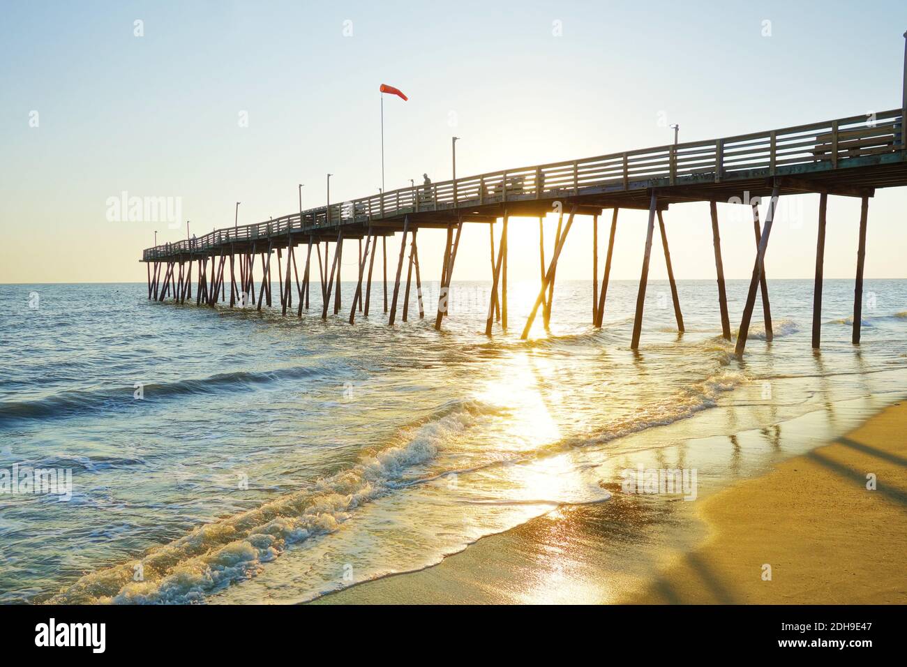 Sunrise at avalon pier hi-res stock photography and images - Alamy