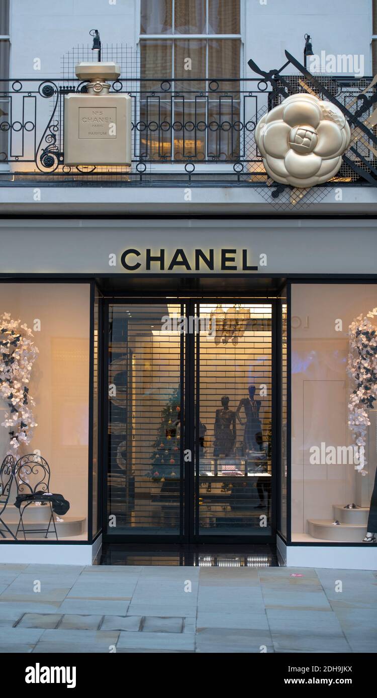 Outside chanel hi-res stock photography and images - Alamy