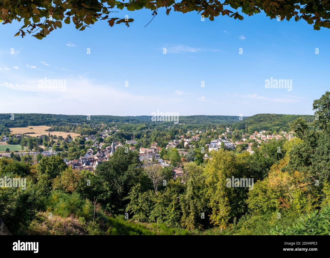 Chevreuse (northern France): overview of the city and the valley in the Haute Vallee de Chevreuse Regional Nature Park Stock Photo