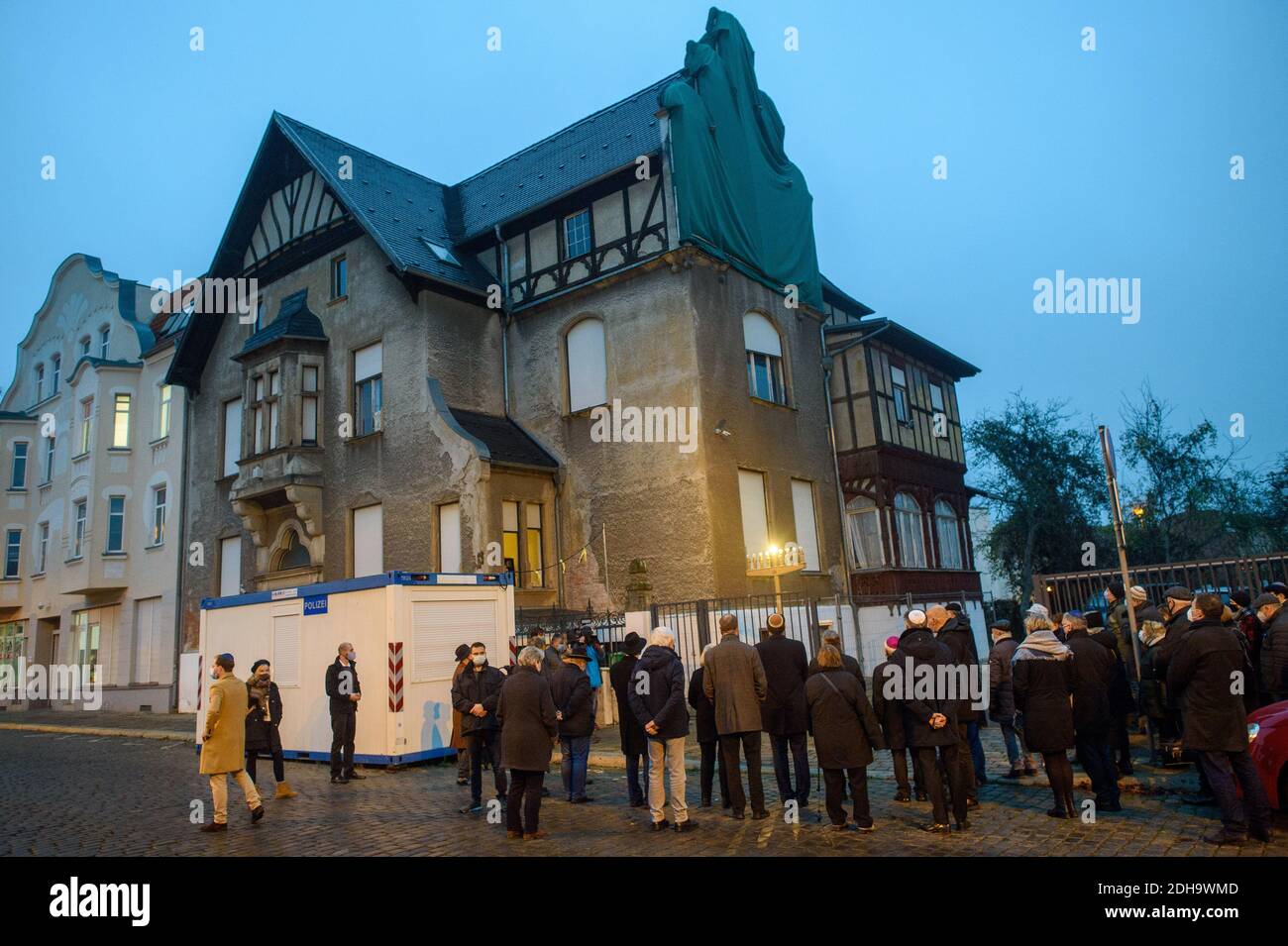 Magdeburg, Germany. 10th Dec, 2020. Parishioners and representatives from politics and church are standing in front of the synagogue parish in Magdeburg. In the evening the first light was lit at the Chanukah candlestick. Hanukkah or Festival of Lights is an eight-day Jewish festival celebrated annually to commemorate the rededication of the second temple in Jerusalem in 164 B.C. Credit: Klaus-Dietmar Gabbert/dpa-Zentralbild/ZB/dpa/Alamy Live News Stock Photo