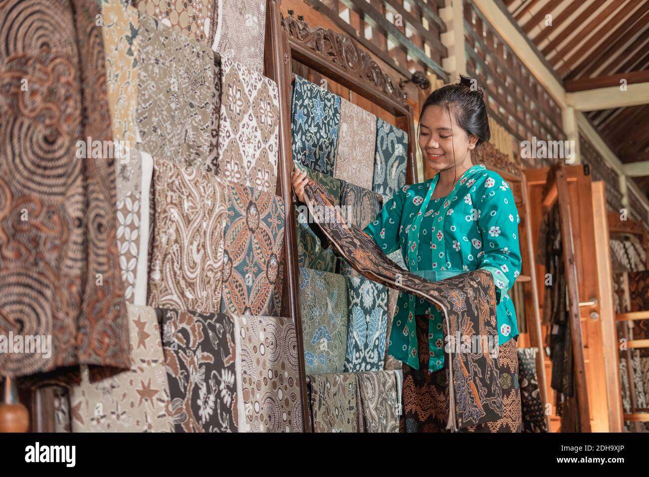 Batik indonesia hand craft hi-res stock photography and images - Page 3 -  Alamy