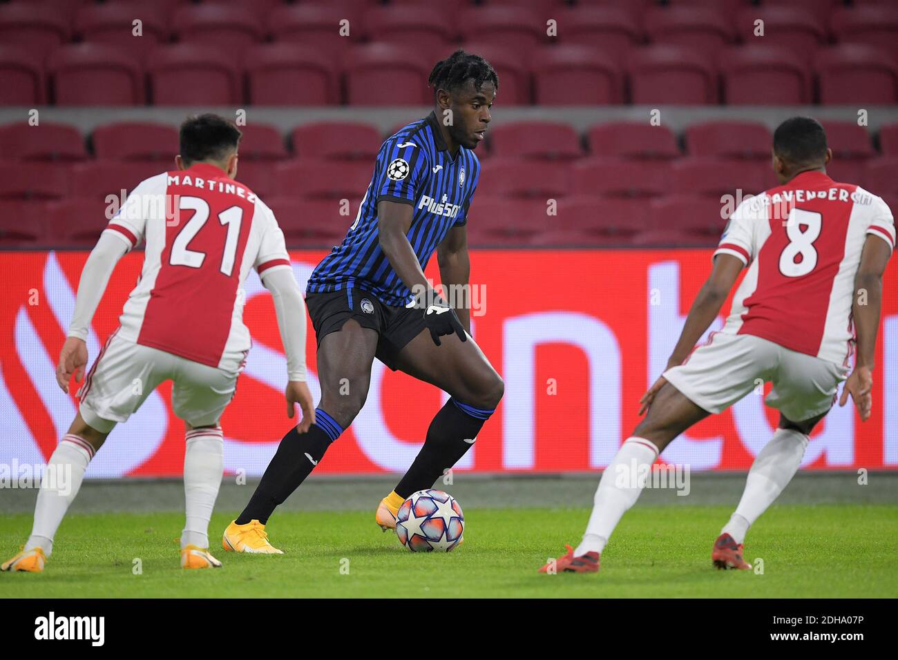 AMSTERDAM, NETHERLANDS - DECEMBER 9: L-R: Lisandro Martinez of Ajax, Duvan Zapata of Atalanta BC, Ryan Gravenberch of Ajax during the UEFA Champions L Stock Photo