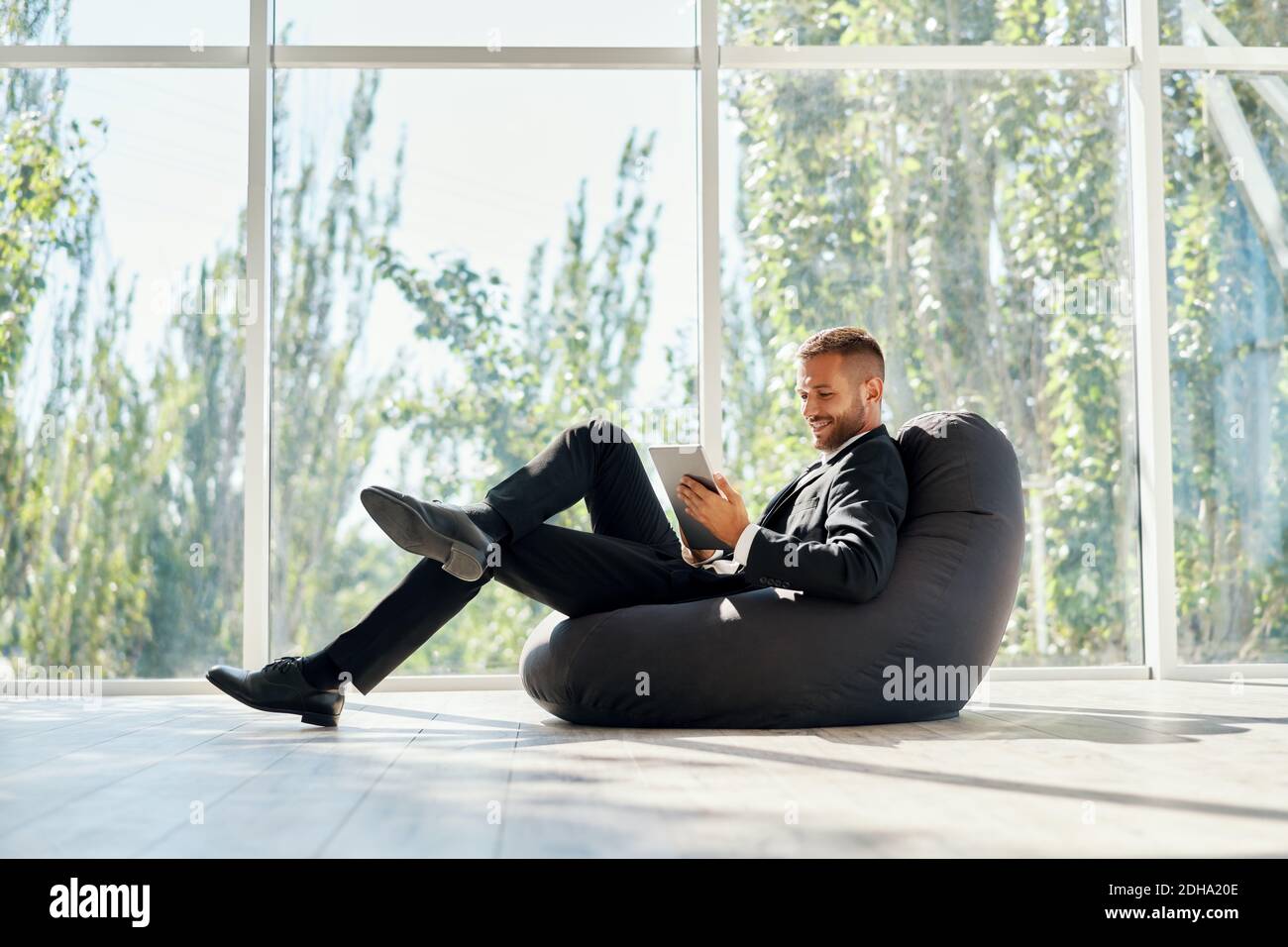 Man sitting on bean bag hi-res stock photography and images - Alamy