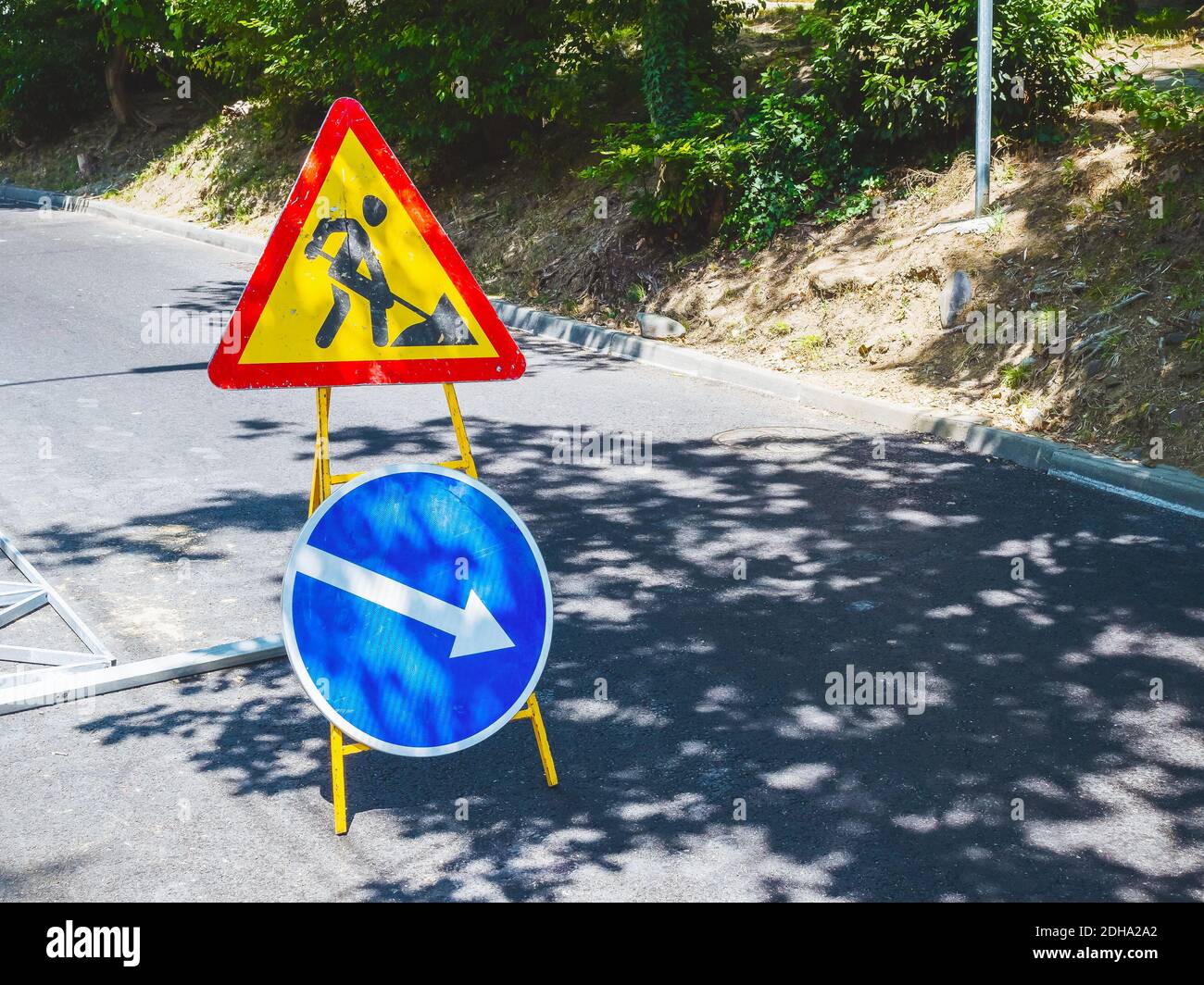 Road Sign Arrow Blue Round High Resolution Stock Photography and Images ...