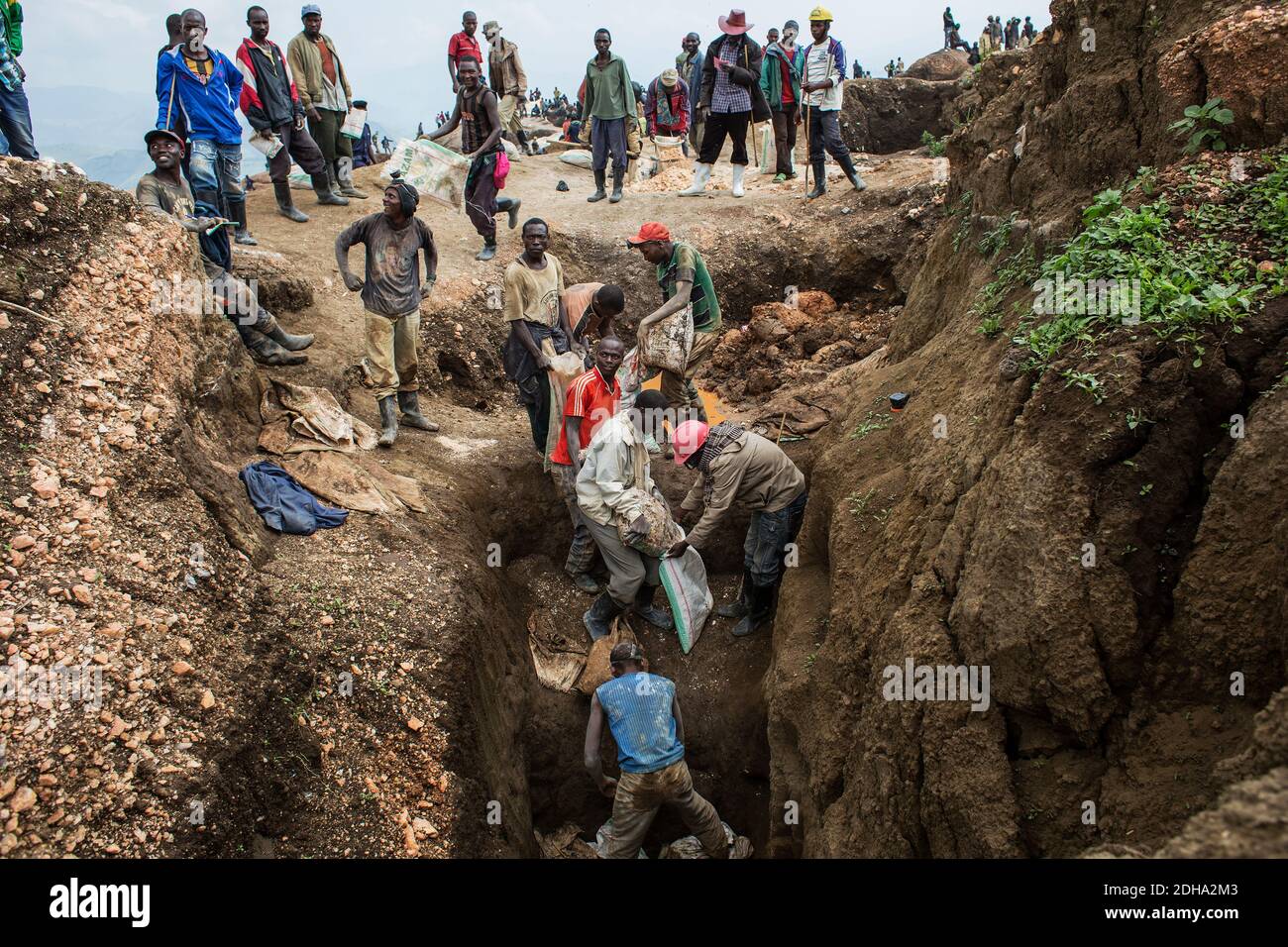 Artisanal illegal mining in Democratic Republic of Congo Stock Photo