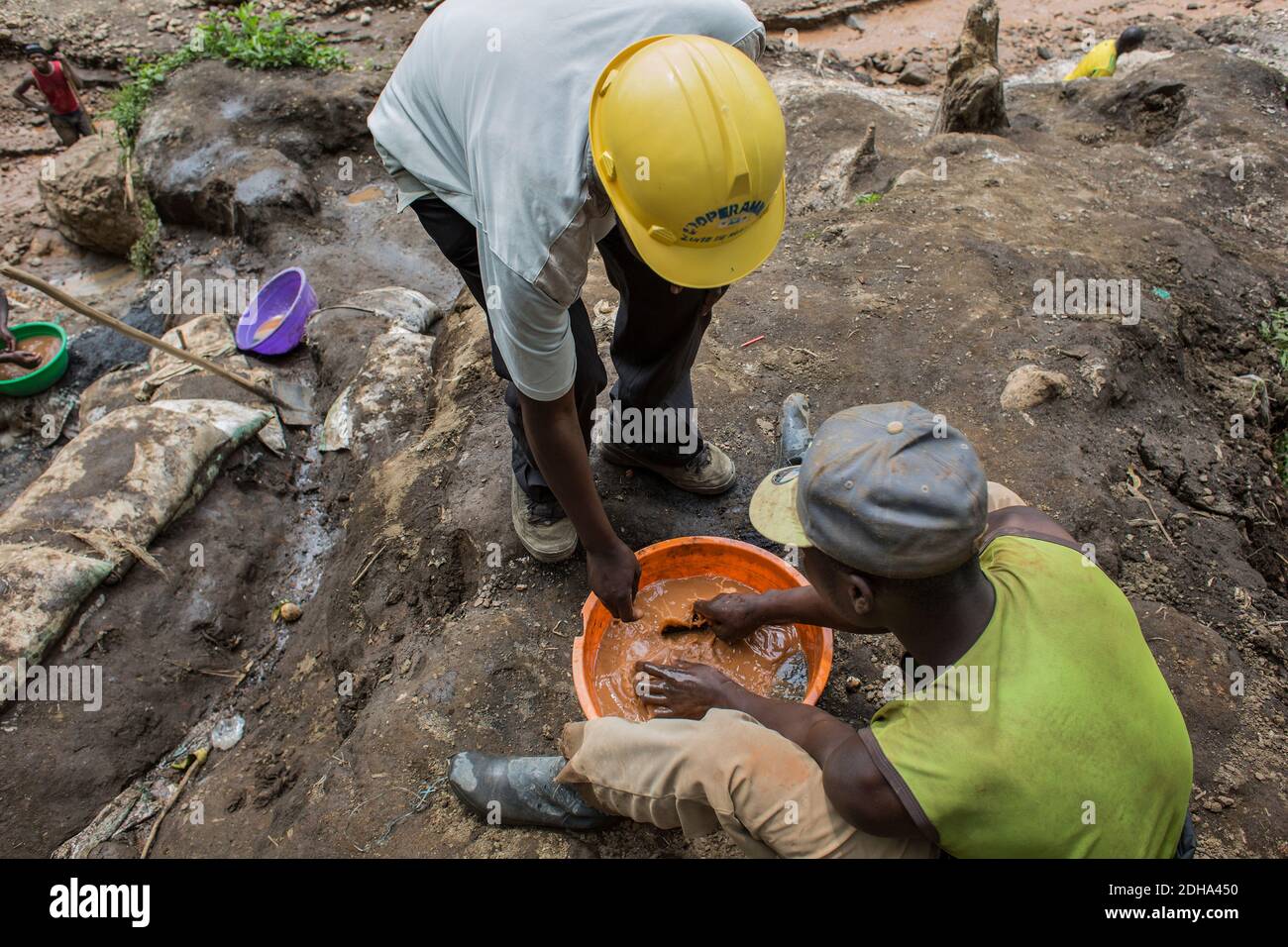 Artisanal cobalt mining congo hires stock photography and images Alamy