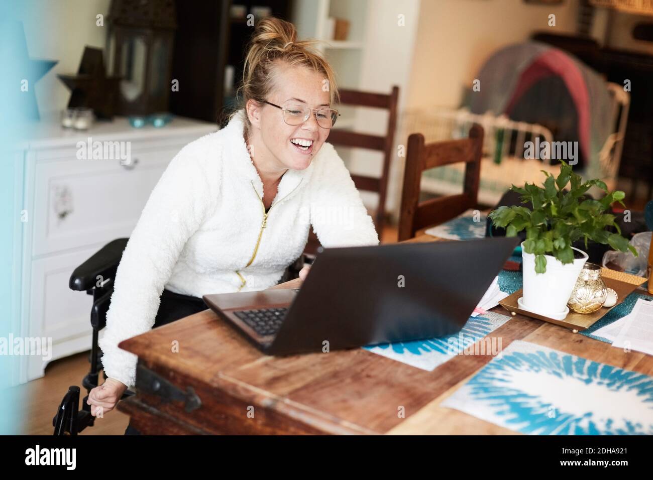 Autistic adult laptop hi-res stock photography and images - Alamy