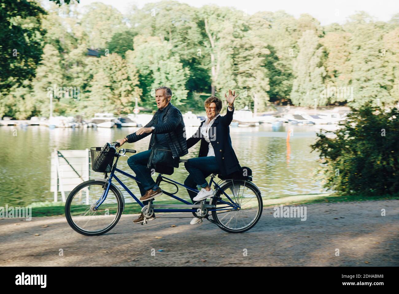Couple tandem bike hi-res stock photography and images - Alamy