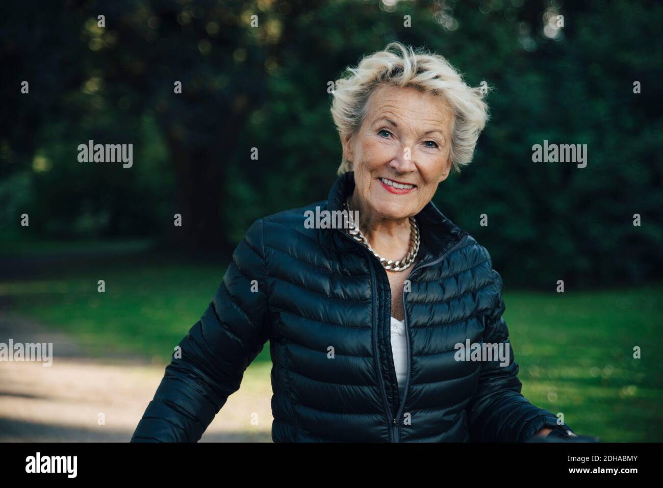 Happy senior woman park hi-res stock photography and images - Alamy