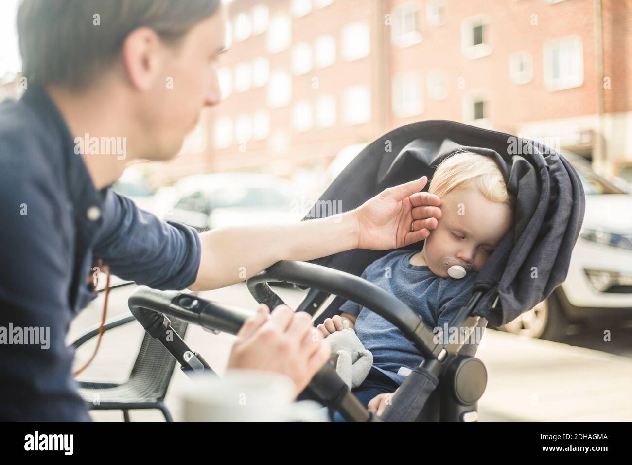 Baby sleeping on father hi-res stock photography and images - Alamy