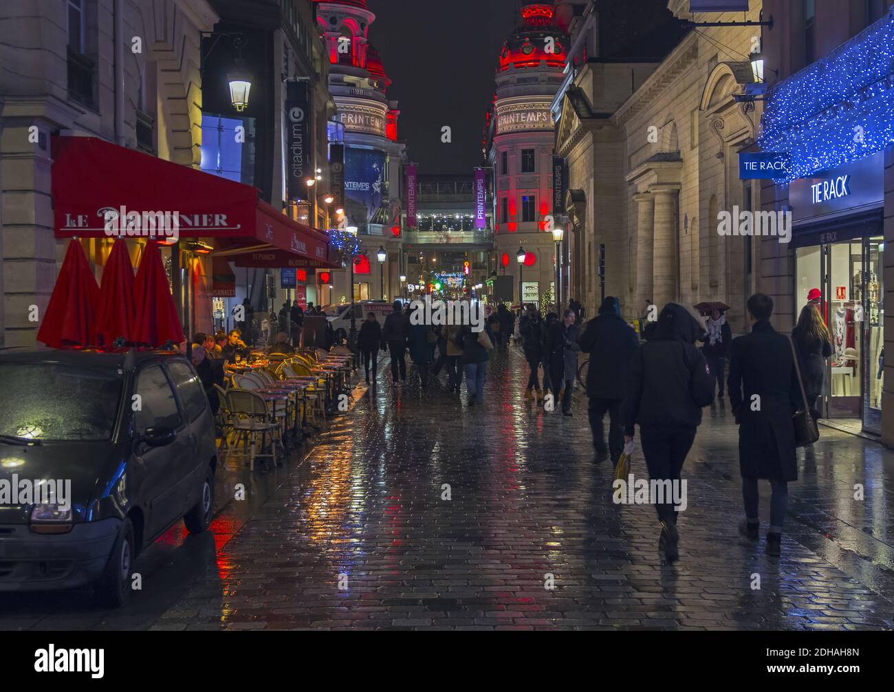 Rainy December evening in Paris Stock Photo Alamy