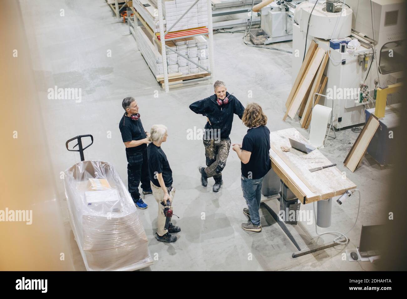 Industry manufacturing workers hi-res stock photography and images - Alamy