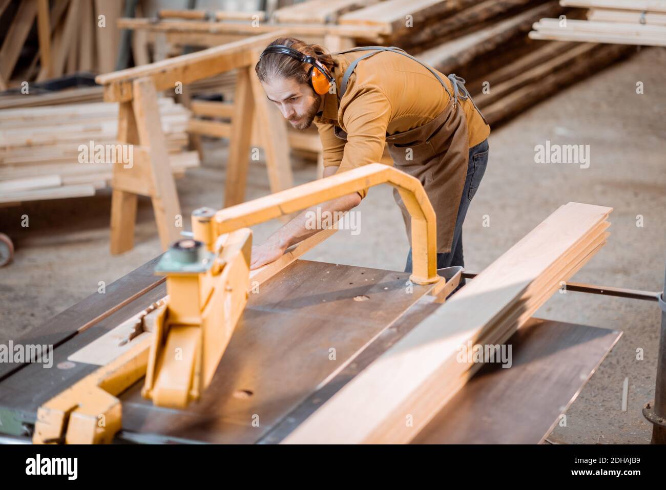 Carpentry and joinery hires stock photography and images Alamy
