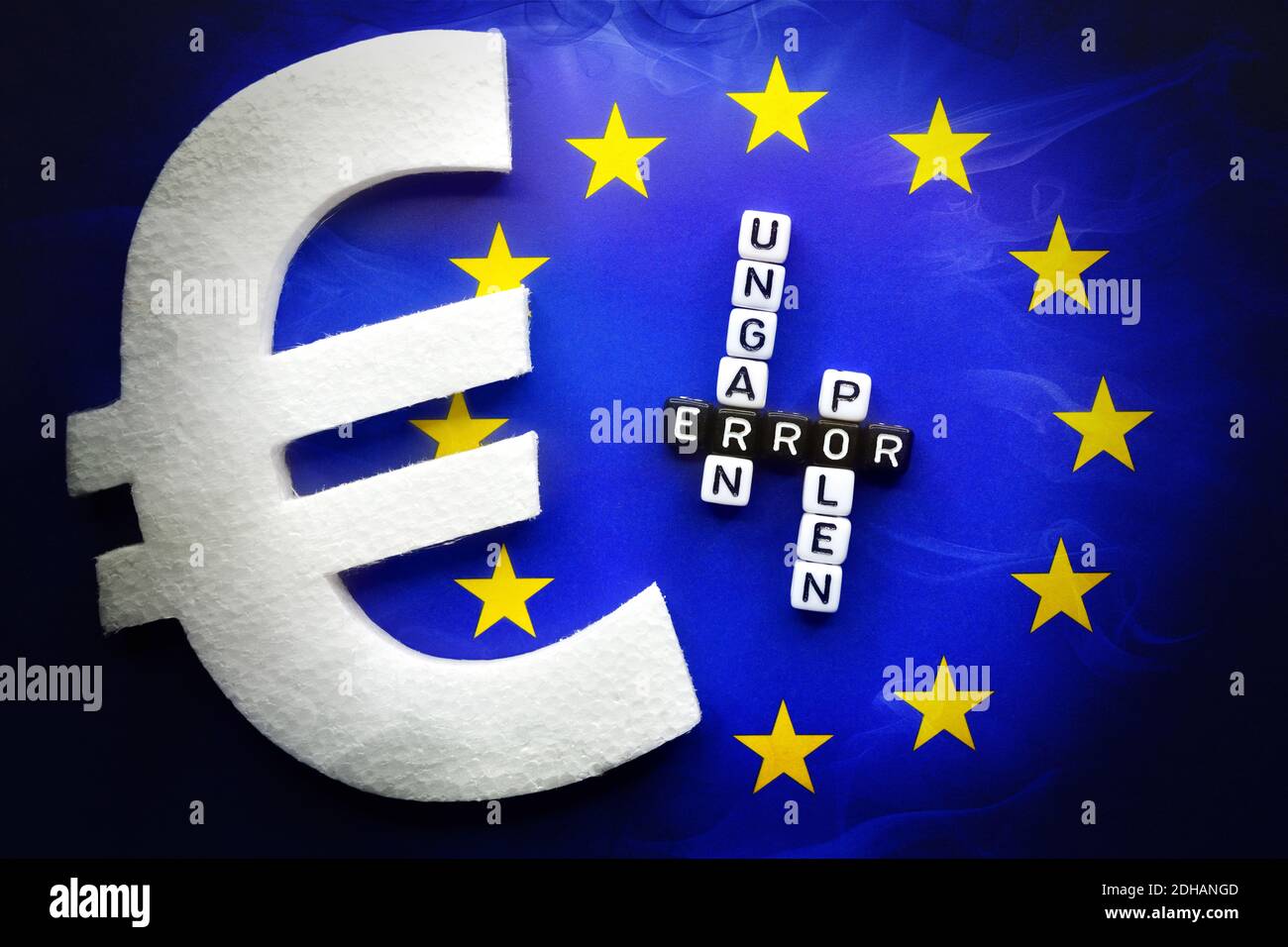 EU-Fahne mit den Schriftzügen Error, Ungarn und Polen mit Eurozeichen, EU-Haushaltsstreit Stock Photo