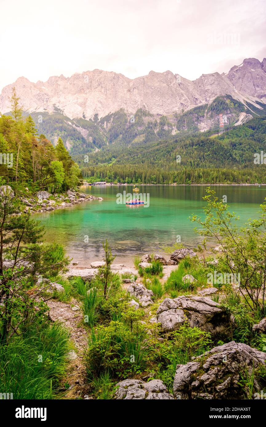 Eibsee lake with Zugspitze mountain in the background. Beautiful ...