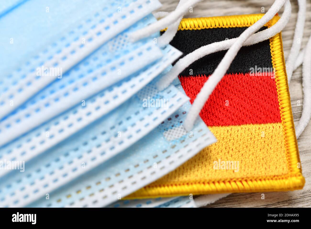 Schutzmasken und deutsche Fahne, Symbolfoto Nationale Gesundheitsreserve Stock Photo