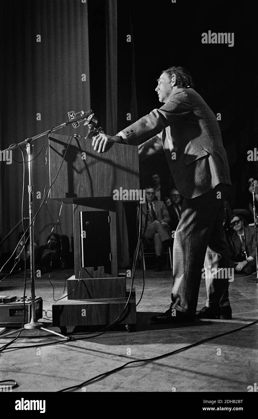 Attorney William Kunstler speaks at the University of Cincinnati in 1969. William Moses Kunstler was an American lawyer and civil rights activist, known for defending the Chicago 7. Kunstler was an active member of the National Lawyers Guild, a board member of the American Civil Liberties Union (ACLU) and the co-founder of the Law Center for Constitutional Rights, the 'leading gathering place for radical lawyers in the country.'  Kunstler's defense of the Chicago Seven from 1969 to 1970 led The New York Times to label him 'the country's most controversial and, perhaps, its best-known lawyer'. Stock Photo