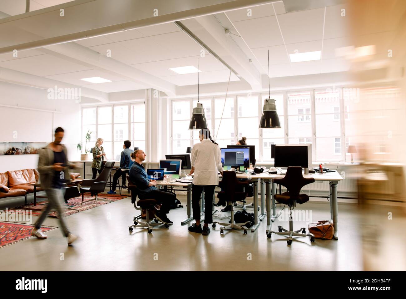 Office space hi-res stock photography and images - Alamy