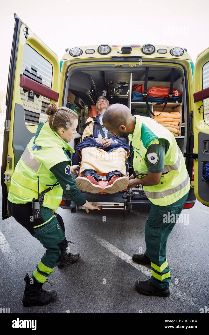 Paramedic ambulance hi-res stock photography and images - Alamy