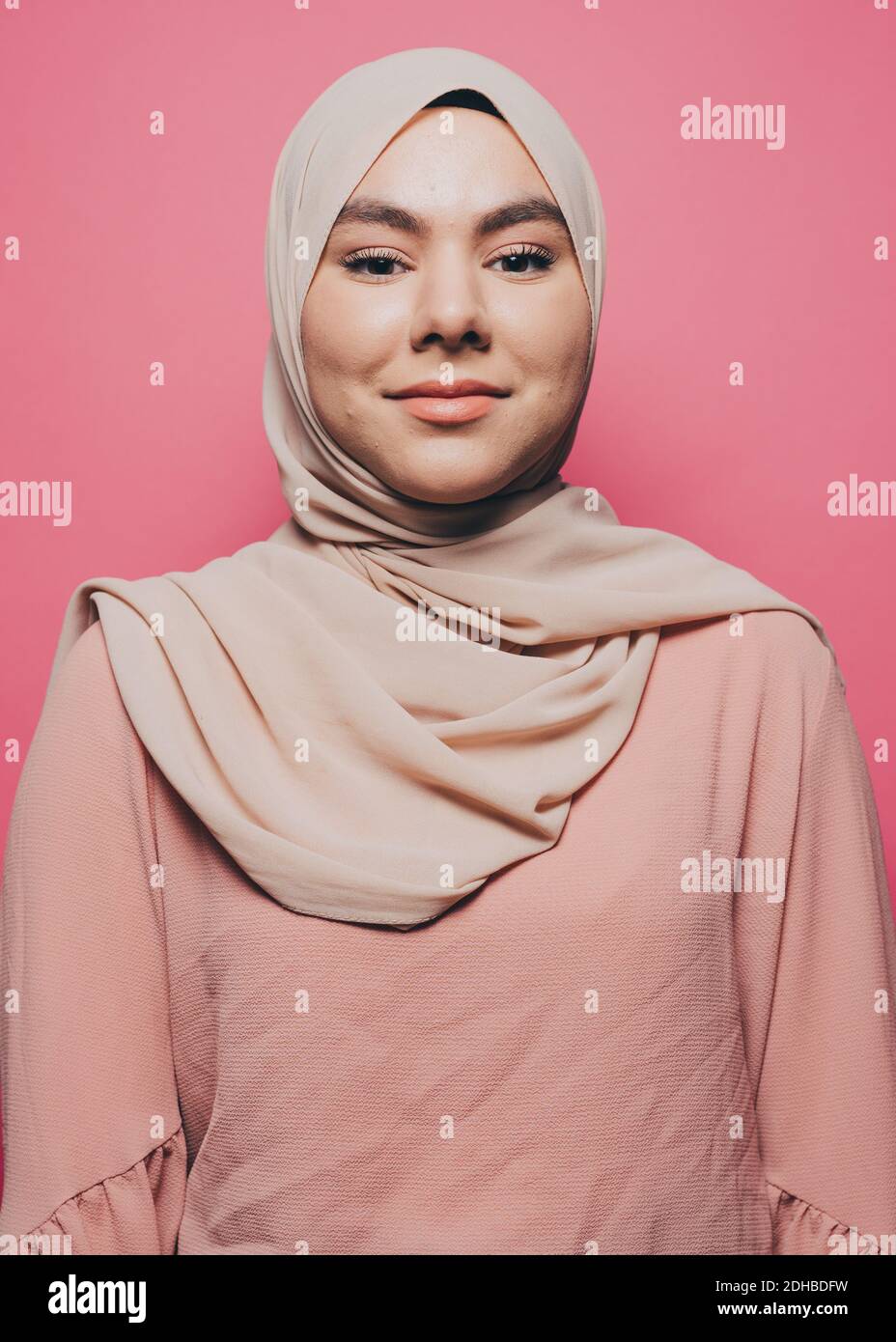 Young woman wearing pink hijab hi-res stock photography and images - Alamy