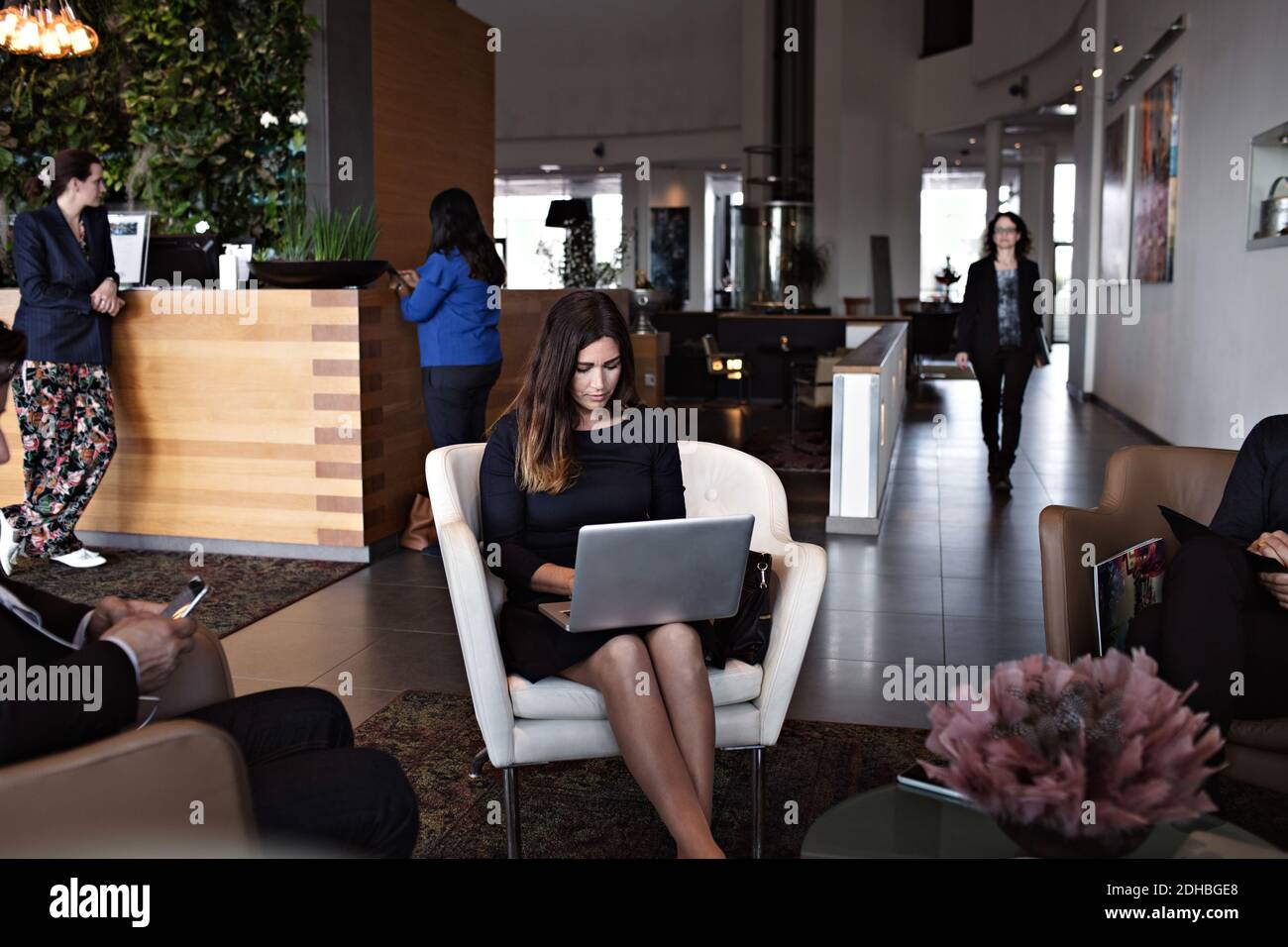 Lobby corporate business people hi-res stock photography and images - Alamy