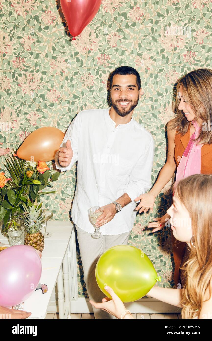 Party friends home balloons hi-res stock photography and images - Alamy