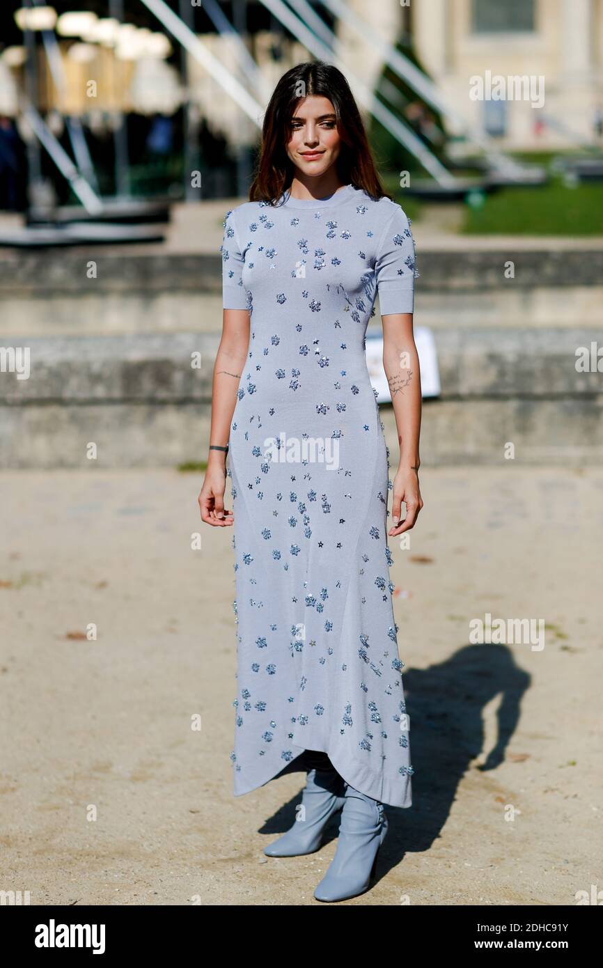 Street style arriving at Nina Ricci Spring Summer 2020 ready to