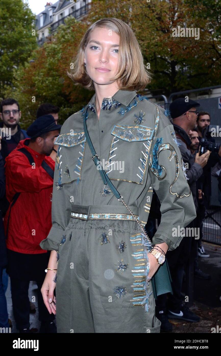 Arizona Muse attending the Valentino Fashion Show as part of Paris Fashion  Week Spring Summer 2018 in Paris, France, on October 01, 2017. Photo by  Aurore Marechal/ABACAPRESS.COM Stock Photo - Alamy
