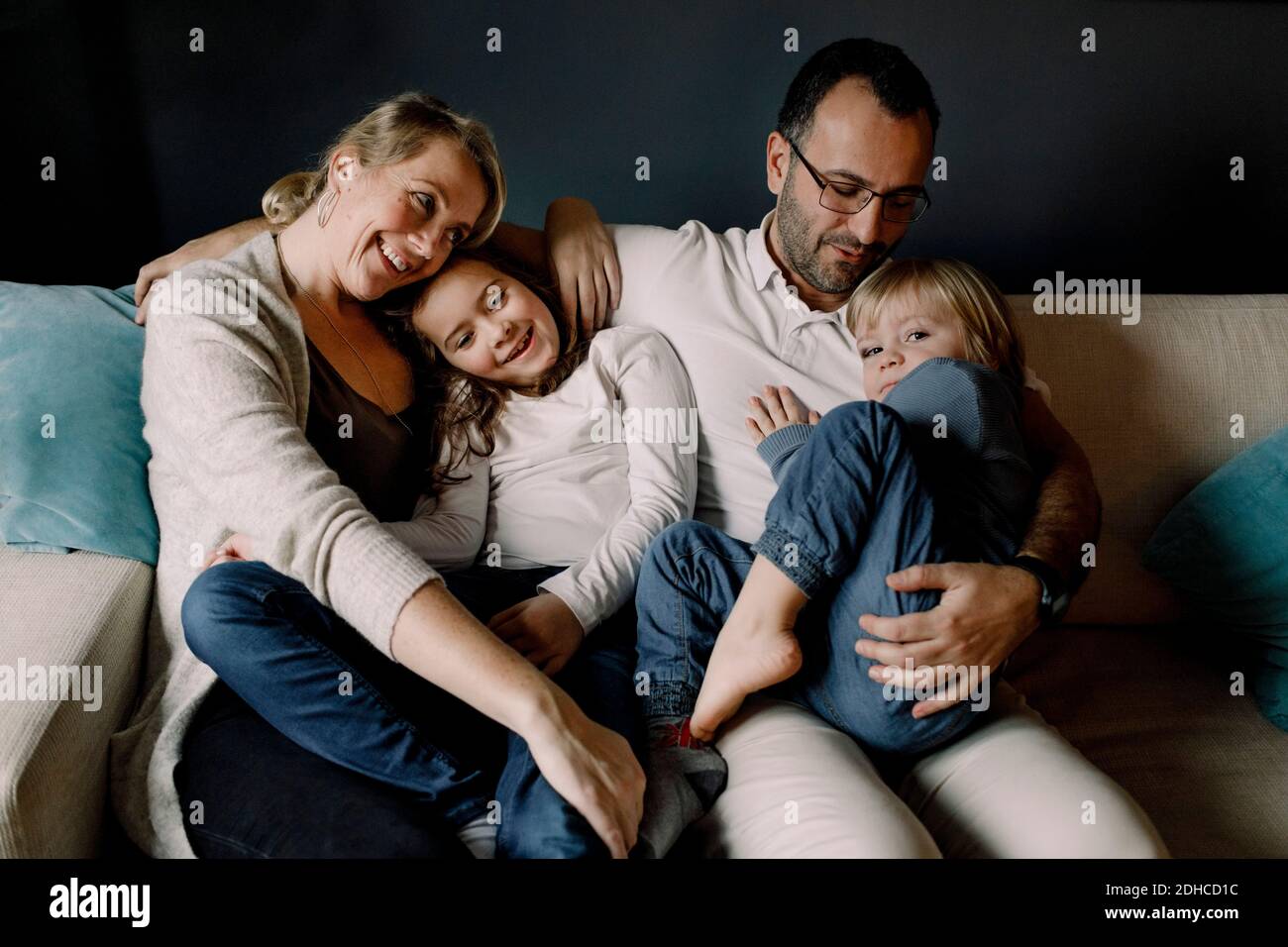 Family sitting on couch home hi-res stock photography and images - Alamy