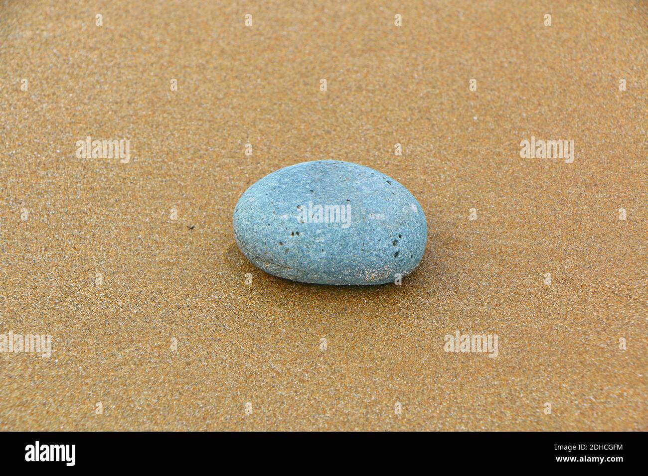 Single grain of sand hi-res stock photography and images - Alamy
