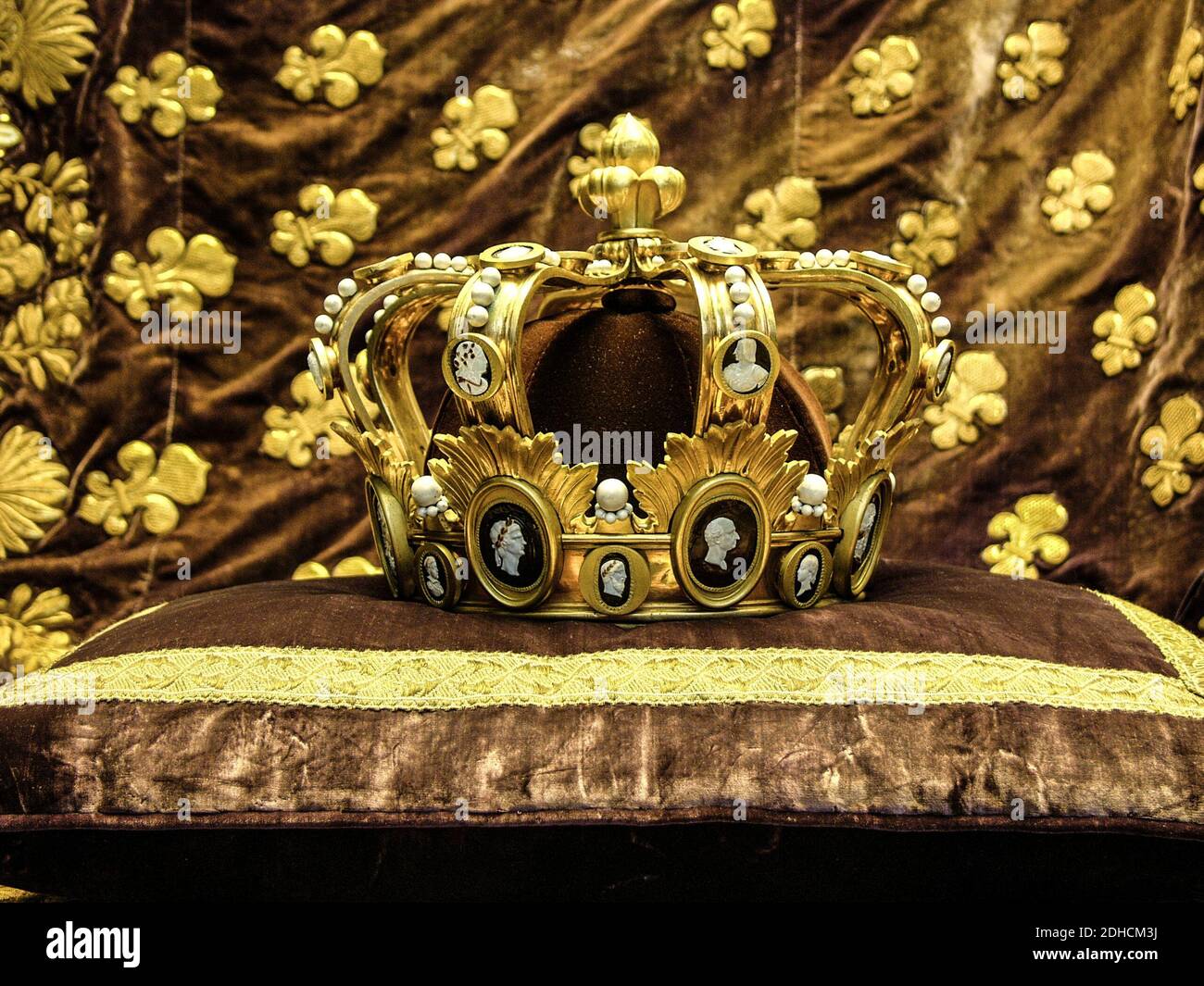 KING CROWN IN ST DENIS ABBEY PARIS - FRENCH HISTORY - ROYALTY - LOUIS PHILIPPE KING OF FRANCE - PARIS HISTORY © F.BEAUMONT Stock Photo