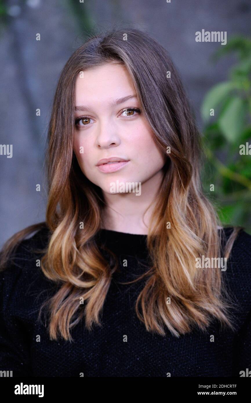 Chanel hair hi-res stock photography and images - Page 15 - Alamy