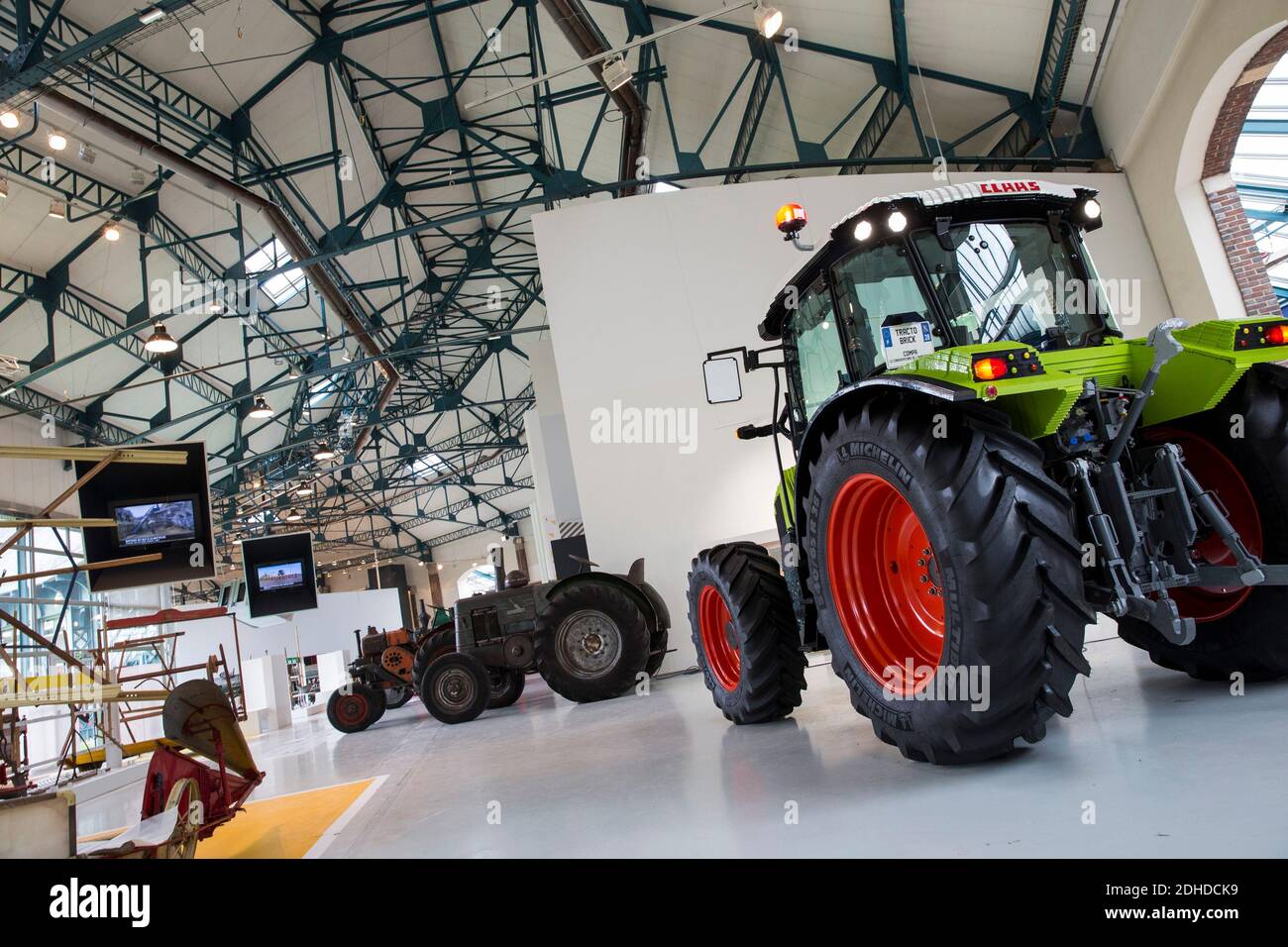 Un tracteur en LEGO, le TractoBrick, construit en 3.500 heures et 800.000  briques LEGO, va faire son entrée au Livre Guinness des records. Il est  exposé au Conservatoire de l'agriculture (Compa) de