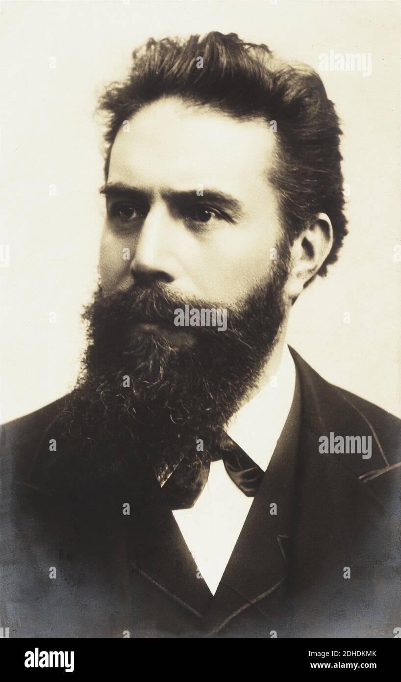 The german scientist Professor WILHELM Konrad  RONTGEN ( 1845 -  1923 ) , descover in 1895 the X RAY , Physics  NOBEL Winner Award 1907   - FISICA - FISICO - MEDICINA - MEDICO - PHYSICIST - MEDICINE - DOCTOR - MEDICAL - Premio NOBEL - RAGGI X -  portrait - ritratto - collar - colletto - tie - papillon cravatta - beard - barba - SCIENZIATO - SCIENCE ----  Archivio GBB Stock Photo