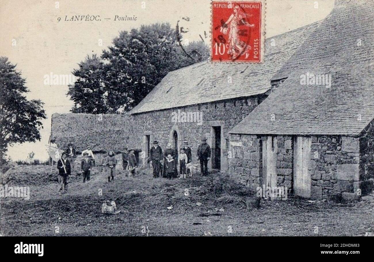 L'ancien manoir des barons de Poulmic Stock Photo Alamy