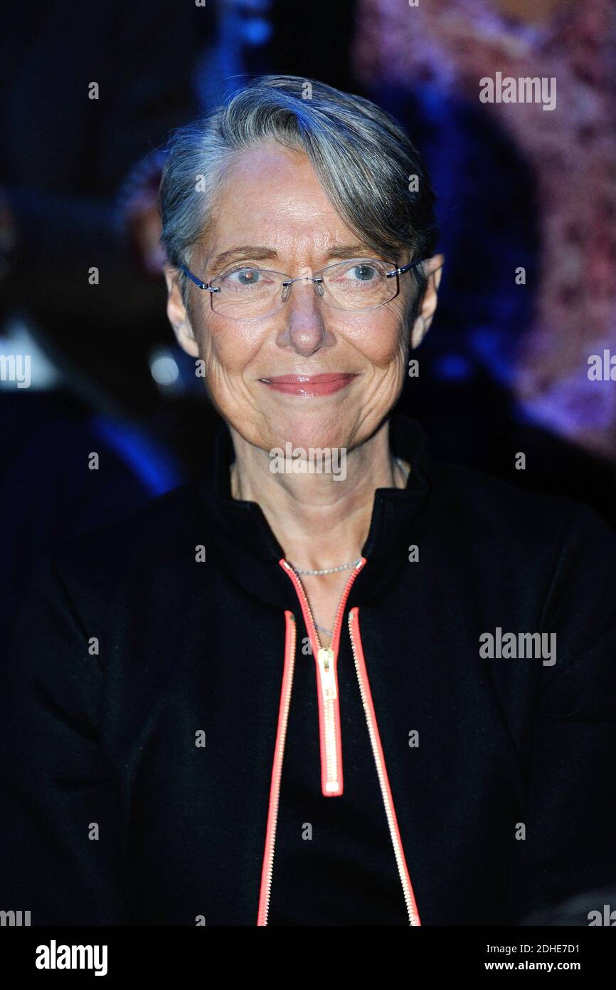 Elisabeth Borne Le Mans : World Lion Elisabeth Halliday Sharp Walk To