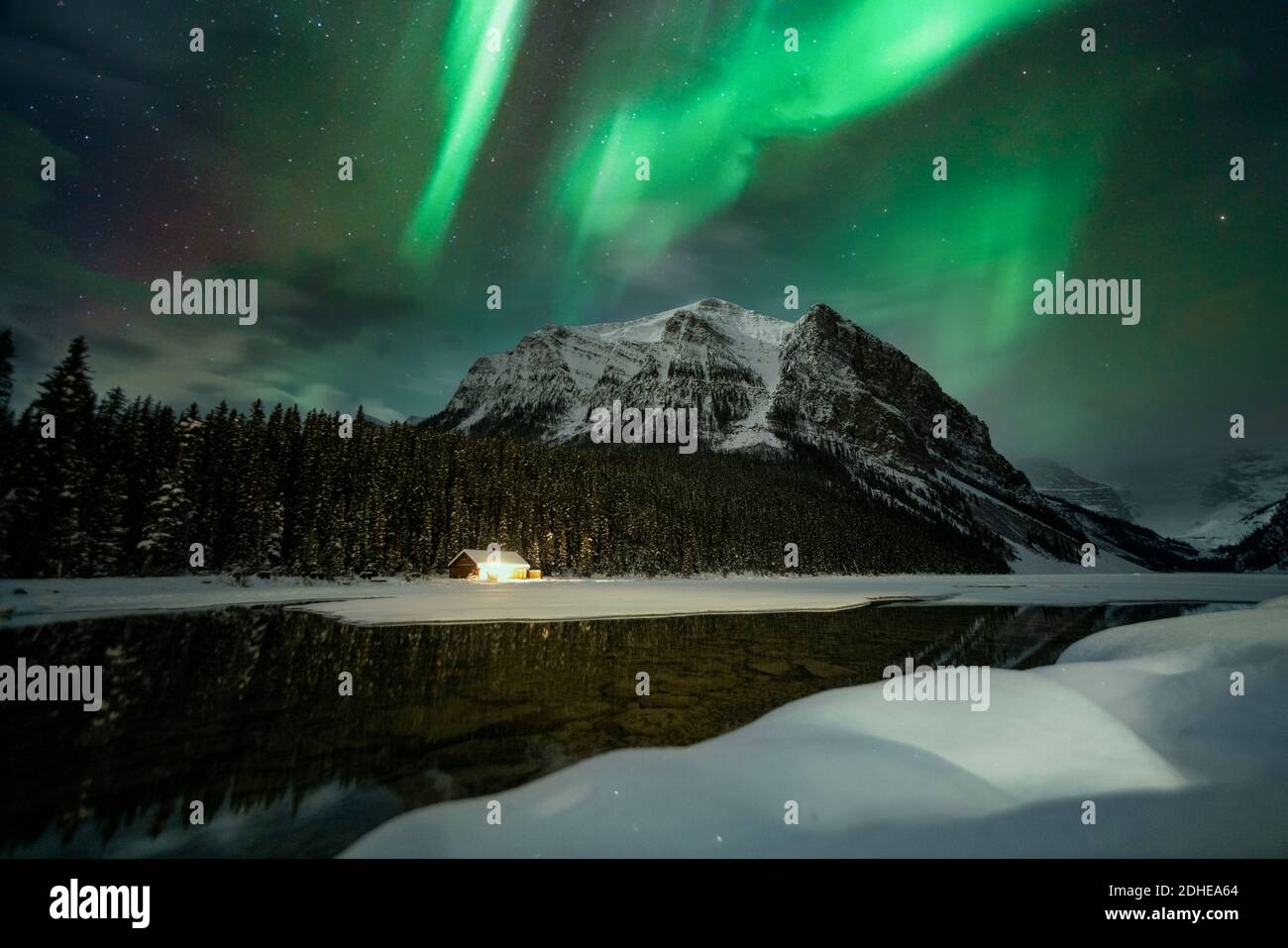 Aurora Borealis At Lake Louise During Winter In Banff National Park ...